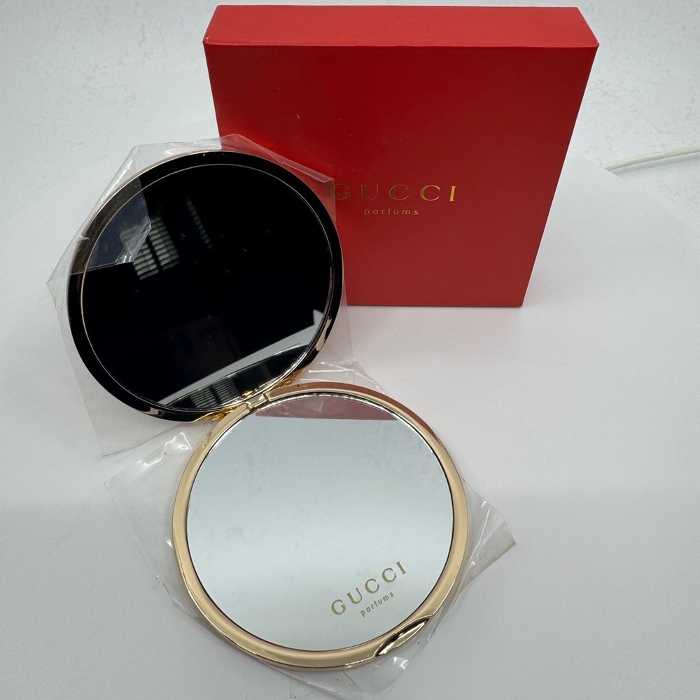 Gucci Gold Makeup Compact Mirror Brand New in Box - Picture 6 of 10